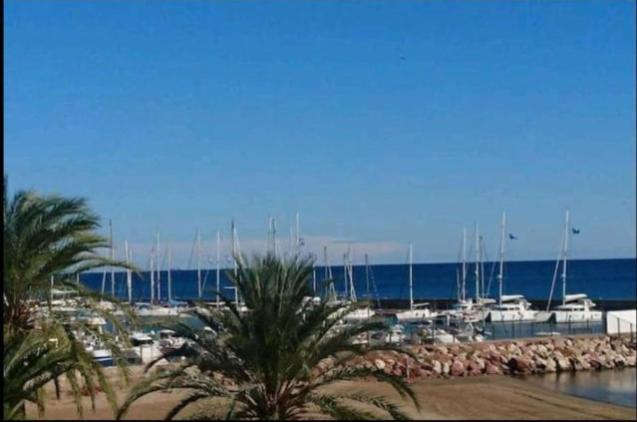 Beachfront Vila Валенсия Экстерьер фото
