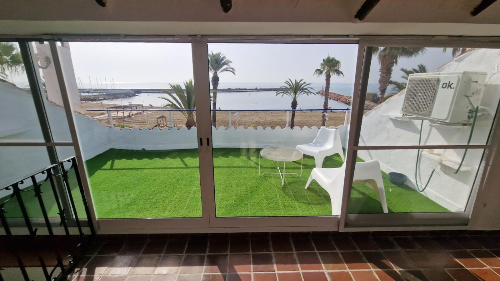 Beachfront Vila Валенсия Экстерьер фото