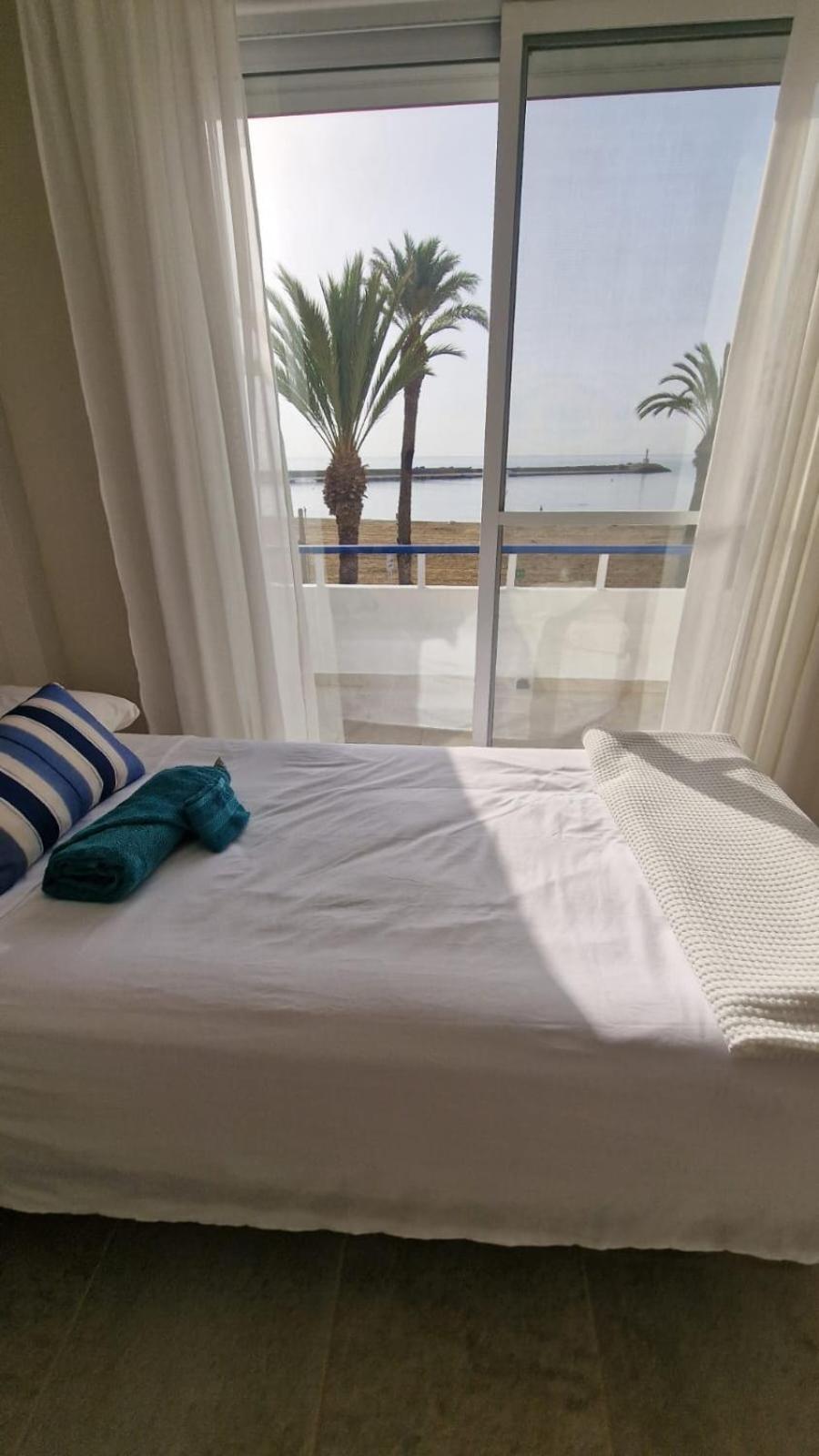 Beachfront Vila Валенсия Экстерьер фото